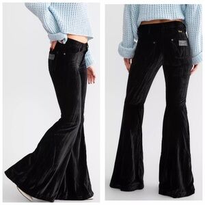Wrangler Retro High Rise Velvet Trumpet Flare Pant